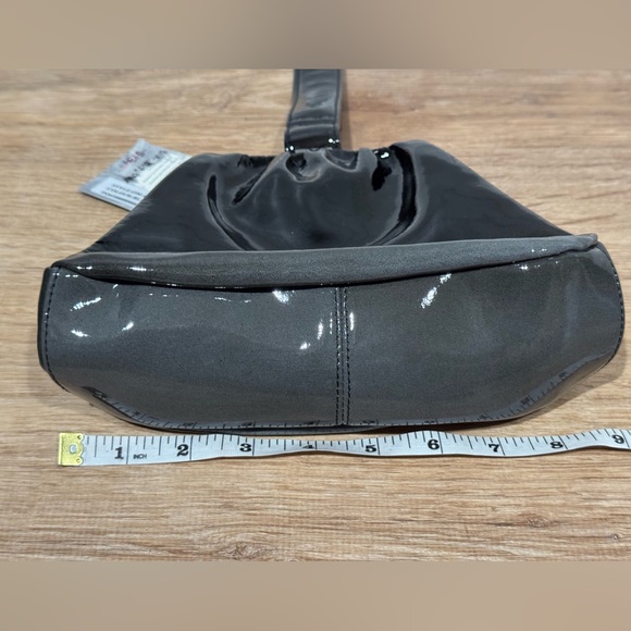 NEW HOBO Vintage Y2K Ombré Black Patent Leather Wristlet/Clutch - Picture 5 of 7